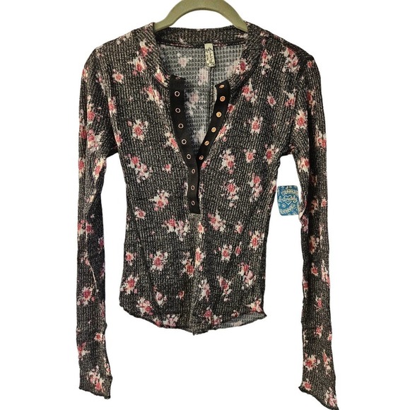 NWT Free‎ People One of The Girls Henley in Black Floral Print Size XS - Picture 3 of 5